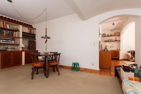 Casa de condomínio à venda com 250m², 4 quartos e 4 vagasSala de TV