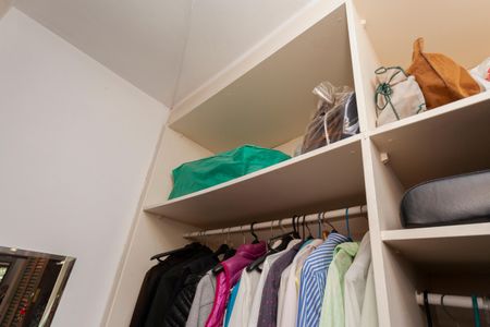 Casa de condomínio à venda com 250m², 4 quartos e 4 vagasCloset da suíte