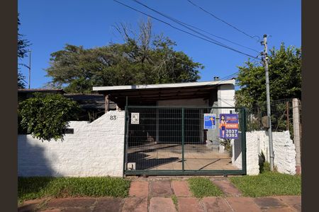 Casa à venda com 90m², 2 quartos e 3 vagas Casa à venda com 90m², 2 quartos e 3 vagasFachada + Placa