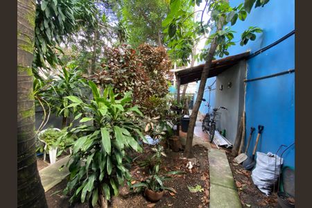 Casa à venda com 190m², 3 quartos e 3 vagas Casa à venda com 190m², 3 quartos e 3 vagasQuintal