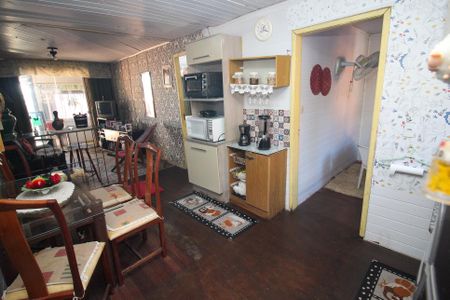 Casa à venda com 100m², 2 quartos e 3 vagas Casa à venda com 100m², 2 quartos e 3 vagasCozinha