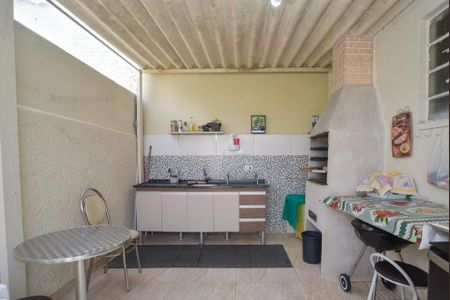 Casa à venda com 156m², 2 quartos e 3 vagas