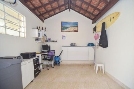 Casa à venda com 156m², 2 quartos e 3 vagas