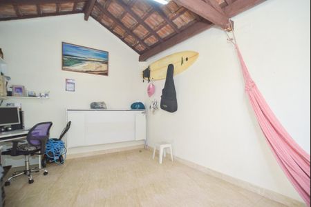 Casa à venda com 156m², 2 quartos e 3 vagas