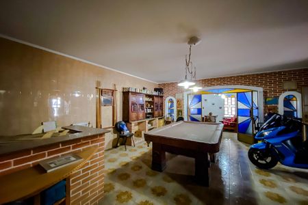 Casa à venda com 300m², 3 quartos e 4 vagasSalão de festas