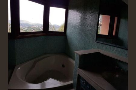 Casa à venda com 370m², 3 quartos e 4 vagas