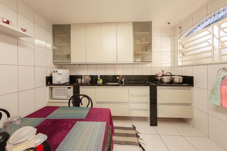 Casa à venda com 312m², 5 quartos e 3 vagas