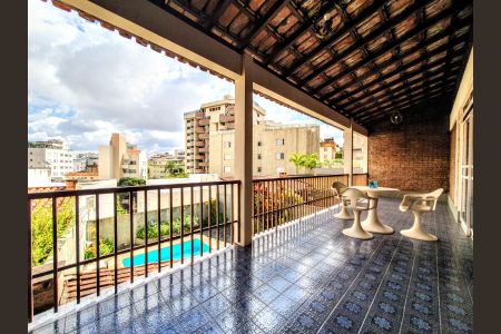 Casa à venda com 403m², 4 quartos e 2 vagas Casa à venda com 403m², 4 quartos e 2 vagasSacada