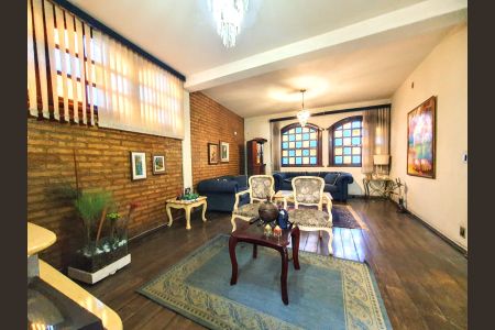 Casa à venda com 403m², 4 quartos e 2 vagas Casa à venda com 403m², 4 quartos e 2 vagasSala