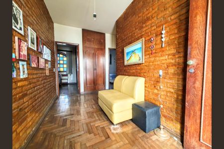 Casa à venda com 403m², 4 quartos e 2 vagas Casa à venda com 403m², 4 quartos e 2 vagasHall