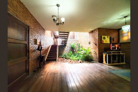 Casa à venda com 403m², 4 quartos e 2 vagas Casa à venda com 403m², 4 quartos e 2 vagasSala