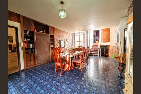 Casa à venda com 403m², 4 quartos e 2 vagas Casa à venda com 403m², 4 quartos e 2 vagasSala