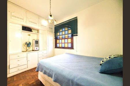 Casa à venda com 403m², 4 quartos e 2 vagas Casa à venda com 403m², 4 quartos e 2 vagasQuarto 1