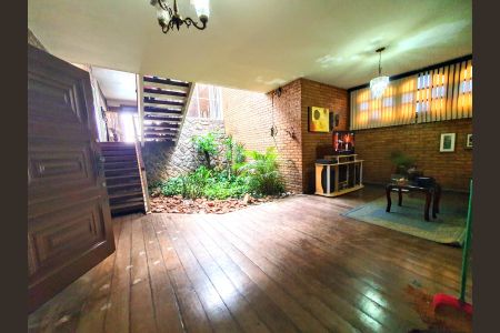 Casa à venda com 403m², 4 quartos e 2 vagas Casa à venda com 403m², 4 quartos e 2 vagasSala