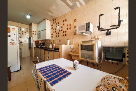 Casa à venda com 403m², 4 quartos e 2 vagas Casa à venda com 403m², 4 quartos e 2 vagasCozinha