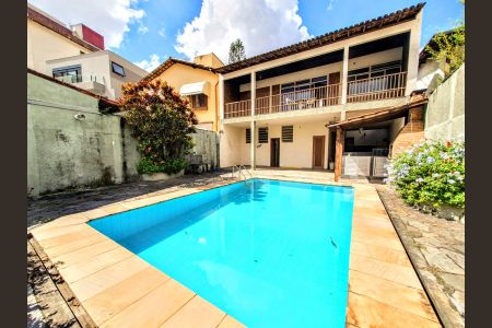 Casa à venda com 403m², 4 quartos e 2 vagas Casa à venda com 403m², 4 quartos e 2 vagasQuintal