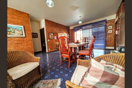 Casa à venda com 403m², 4 quartos e 2 vagas Casa à venda com 403m², 4 quartos e 2 vagasSala