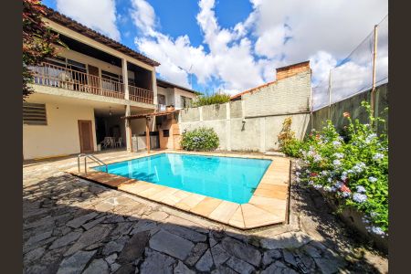 Casa à venda com 403m², 4 quartos e 2 vagas Casa à venda com 403m², 4 quartos e 2 vagasQuintal