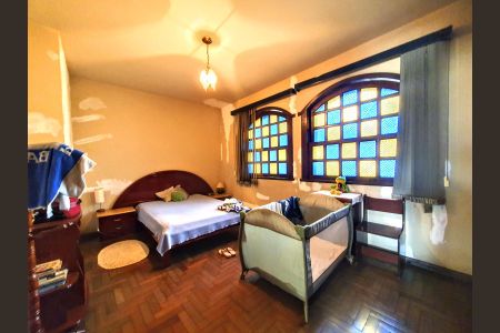 Casa à venda com 403m², 4 quartos e 2 vagas Casa à venda com 403m², 4 quartos e 2 vagasSuíte