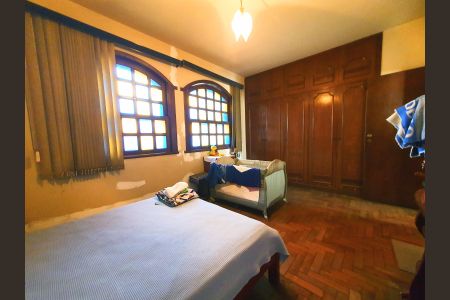 Casa à venda com 403m², 4 quartos e 2 vagas Casa à venda com 403m², 4 quartos e 2 vagasSuíte