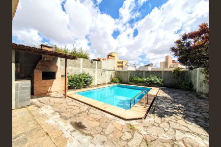 Casa à venda com 403m², 4 quartos e 2 vagas Casa à venda com 403m², 4 quartos e 2 vagasQuintal