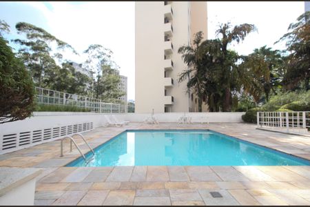 Apartamento à venda com 179m², 3 quartos e 3 vagas Apartamento à venda com 179m², 3 quartos e 3 vagasÁrea comum - Piscina