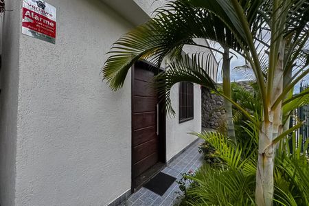 Casa à venda com 360m², 3 quartos e 3 vagas Casa à venda com 360m², 3 quartos e 3 vagasÁrea externa