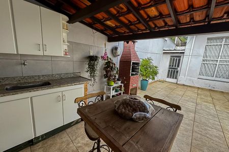 Casa à venda com 360m², 3 quartos e 3 vagas Casa à venda com 360m², 3 quartos e 3 vagasCozinha