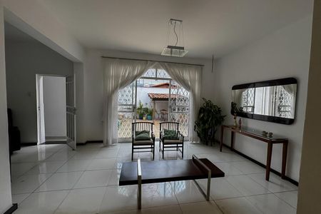 Casa à venda com 360m², 3 quartos e 3 vagas Casa à venda com 360m², 3 quartos e 3 vagasSala