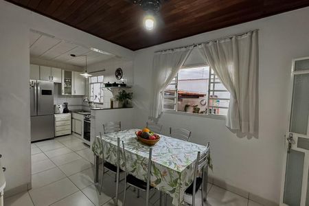 Casa à venda com 360m², 3 quartos e 3 vagas Casa à venda com 360m², 3 quartos e 3 vagasCozinha