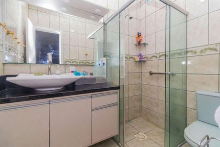 Casa à venda com 330m², 4 quartos e 2 vagas Casa à venda com 330m², 4 quartos e 2 vagasBanheiro