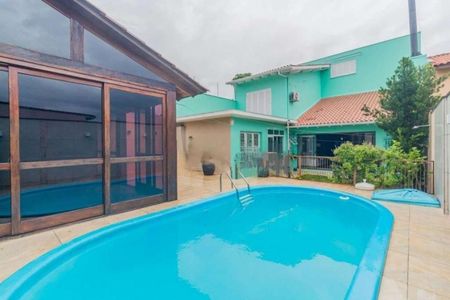 Casa à venda com 330m², 4 quartos e 2 vagas Casa à venda com 330m², 4 quartos e 2 vagasPiscina