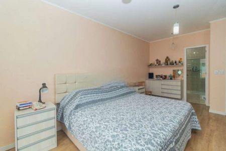 Casa à venda com 330m², 4 quartos e 2 vagas Casa à venda com 330m², 4 quartos e 2 vagasQuarto