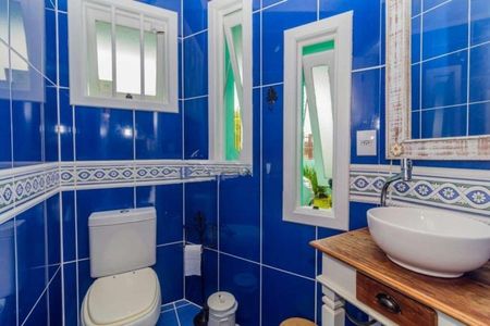 Casa à venda com 330m², 4 quartos e 2 vagas Casa à venda com 330m², 4 quartos e 2 vagasBanheiro