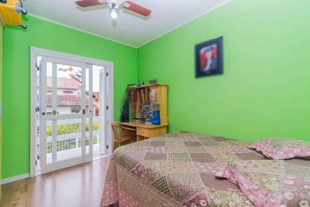 Casa à venda com 330m², 4 quartos e 2 vagas Casa à venda com 330m², 4 quartos e 2 vagasQuarto