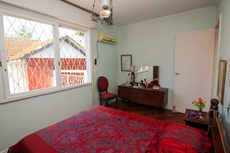 Casa à venda com 220m², 4 quartos e 2 vagas Casa à venda com 220m², 4 quartos e 2 vagasQuarto 1