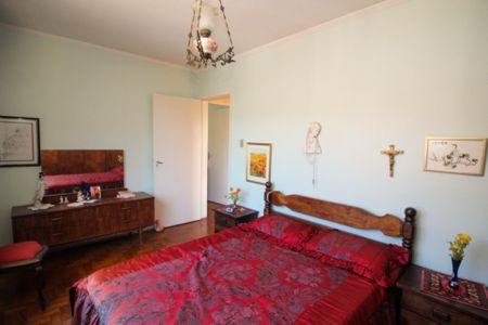 Casa à venda com 220m², 4 quartos e 2 vagas Casa à venda com 220m², 4 quartos e 2 vagasQuarto 1