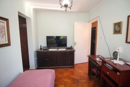 Casa à venda com 220m², 4 quartos e 2 vagas Casa à venda com 220m², 4 quartos e 2 vagas Suíte