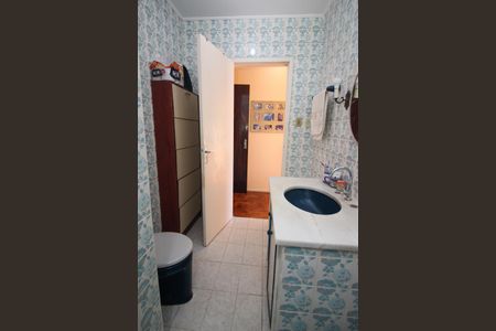 Casa à venda com 220m², 4 quartos e 2 vagas Casa à venda com 220m², 4 quartos e 2 vagasBanheiro 1