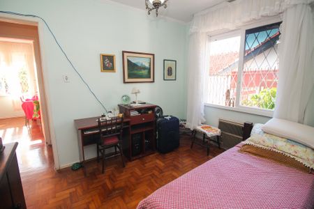 Casa à venda com 220m², 4 quartos e 2 vagas Casa à venda com 220m², 4 quartos e 2 vagas Suíte