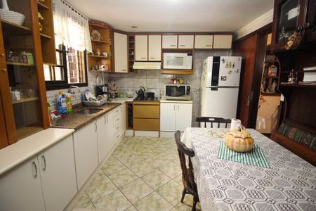 Casa à venda com 220m², 4 quartos e 2 vagas Casa à venda com 220m², 4 quartos e 2 vagasCozinha