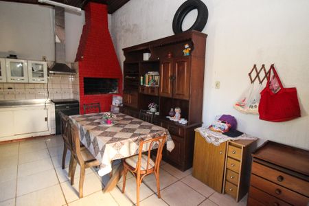 Casa à venda com 220m², 4 quartos e 2 vagas Casa à venda com 220m², 4 quartos e 2 vagasVaranda