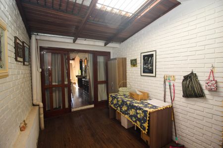 Casa à venda com 220m², 4 quartos e 2 vagas Casa à venda com 220m², 4 quartos e 2 vagasDespensa