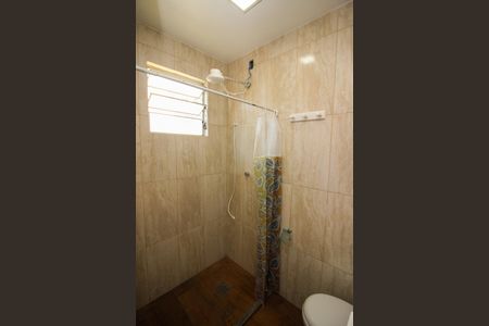 Casa à venda com 220m², 4 quartos e 2 vagas Casa à venda com 220m², 4 quartos e 2 vagasBanheiro 2