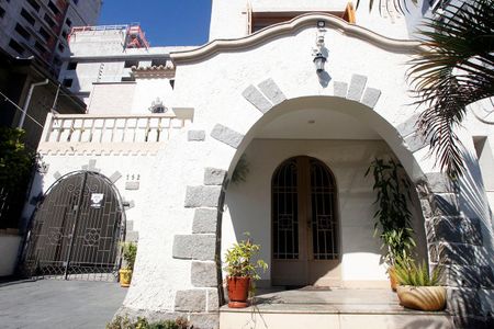 Casa à venda com 300m², 5 quartos e 5 vagasFachada