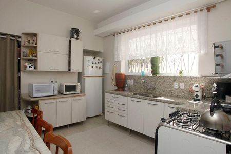 Casa à venda com 300m², 5 quartos e 5 vagasCozinha