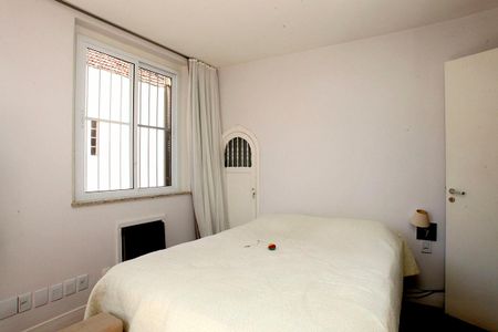 Casa à venda com 300m², 5 quartos e 5 vagasQuarto 3 Suíte