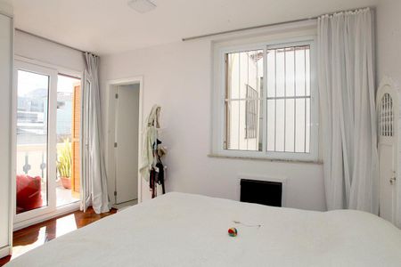 Casa à venda com 300m², 5 quartos e 5 vagasQuarto 3 Suíte