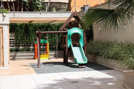 Apartamento à venda com 210m², 3 quartos e 2 vagasÁrea comum - Playground