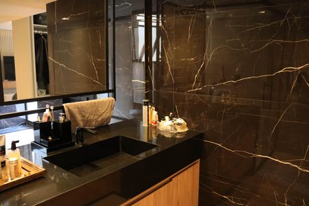 Apartamento à venda com 210m², 3 quartos e 2 vagasBanheiro da Suíte 2